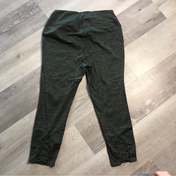 Torrid Sz 1 Dark Green Cropped Leggings with cross cross back calf accents - Picture 6 of 8